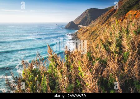 Big Sur, Costa Della California. Vista panoramica delle scogliere e dell'oceano, California state Route 1, Monterey County Foto Stock
