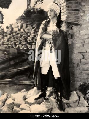 1926 : l'attore di film di schermo silenzioso RUDOLPH VALENTINO ( sopportato Rodolfo Guglielmi , Castellaneta , Taranto 1895 - New York , NY 1926 ) nel FIGLIO DEL Foto Stock