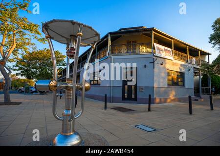Arte Pubblica Fuori Dal Dogana House Hotel, Portside Heritage Precinct, Maryborough, Queensland Australia Foto Stock