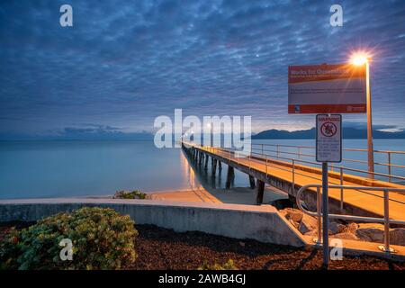 Cardwell Jetty All'Alba, Cardwell North Queensland, Australia Foto Stock