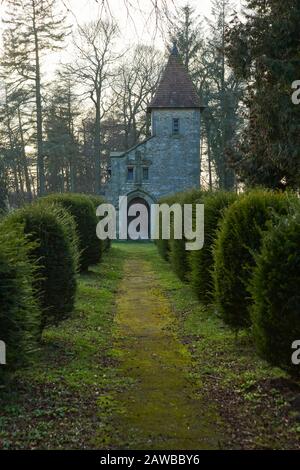 La Engelby Chapel of Rest a Brompton di Sawdon, importante opera dell'architetto inglese Temple Lushington Moore 1889. Foto Stock