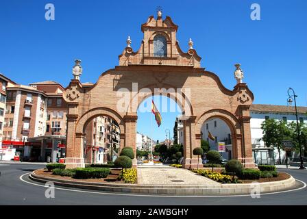 Vista della porta della città - Puerta de Estepa, Antequera, Spagna. Foto Stock