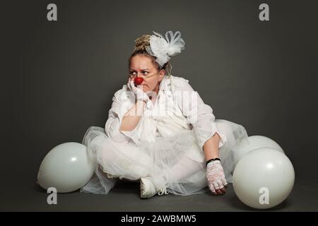 Triste thinkinking donna clown ritratto Foto Stock