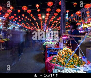 YANON, MYANMAR - 22 GENNAIO 2020: Festeggiamenti per il Capodanno cinese a Chinatown, nel centro di Yangon. Foto Stock