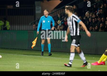Almelo, Paesi Bassi. 26th Gen 2020. Almelo, 07-02-2020, Stadio Erve Asito, calcio, stagione 2019/2020, Eredivisie olandese, arbitro assistent Erwin Zeinstra durante la partita Heracles Almelo - Fortuna Sittard. Credito: Pro Shots/Alamy Live News Foto Stock