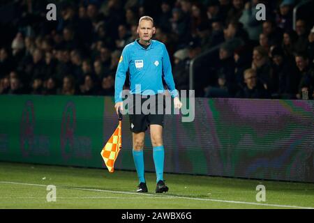 Almelo, Paesi Bassi. 26th Gen 2020. Almelo, 07-02-2020, Stadio Erve Asito, calcio, stagione 2019/2020, Eredivisie olandese, arbitro assistent Erwin Zeinstra durante la partita Heracles Almelo - Fortuna Sittard. Credito: Pro Shots/Alamy Live News Foto Stock