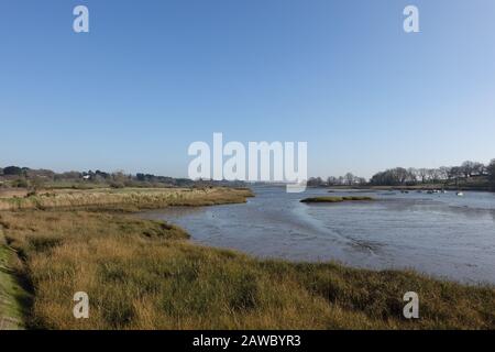 Martlesham Creek, Woodbridge, Suffolk, Regno Unito - 7 febbraio 2020: Luminosa mattina invernale al torrente. Foto Stock