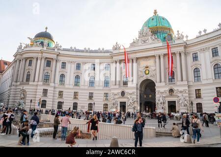 Vienna, Austria 25 novembre 2019 - carrozza trainata da cavalli o Fiaker Foto Stock