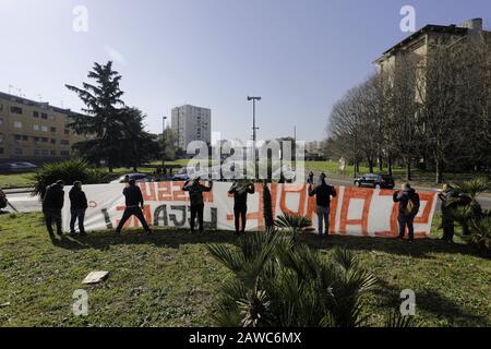 Napoli, CAMPANIA, ITALIA. 8th Feb, 2020. 03/08/2020 Napoli, la Lega Nord si è riunita questa mattina nella zona settentrionale di Napoli a Scampia nella piazza centrale. Il segretario regionale. Nicola Molteni, su Gianluca Cantalamessa, e Pina Castiello.In la foto: Credit: Fabio Sasso/ZUMA Wire/Alamy Live News Foto Stock