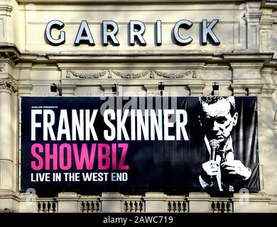 Londra, Inghilterra, Regno Unito. Frank Skinner "Slowbiz" al Garrick Theatre, Charing Cross Road (febbraio 2020) Foto Stock