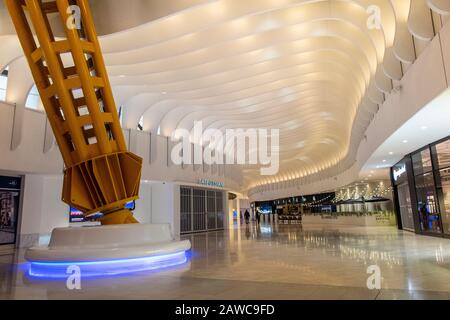 Un centro commerciale vuoto all'interno della O2 Millennium Dome a North Greenwich London Foto Stock