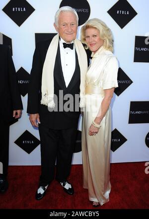 Foto ***FOTO*** Orson Bean Colpito e Ucciso da Auto. Beverly HILLS, California - 11 APRILE: Orson Bean e Alley Mills al 2015 TV Land Awards al Saban Theatre l'11 aprile 2015 a Beverly Hills, California. Credito: PGSK/MediaPunch Credit: MediaPunch Inc/Alamy Live News Foto Stock