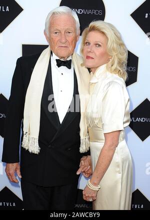 Foto ***FOTO*** Orson Bean Colpito e Ucciso da Auto. Beverly HILLS, California - 11 APRILE: Orson Bean e Alley Mills al 2015 TV Land Awards al Saban Theatre l'11 aprile 2015 a Beverly Hills, California. Credito: PGSK/MediaPunch Credit: MediaPunch Inc/Alamy Live News Foto Stock