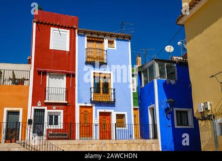 Le famose case colorate di Villajoyosa, Costa Blanca, Spagna Foto Stock