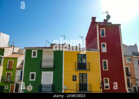 Le famose case colorate di Villajoyosa, Costa Blanca, Spagna Foto Stock