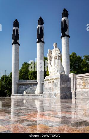 Monumento a la Patria nel Parco Chapultepec di Città del Messico. Foto Stock