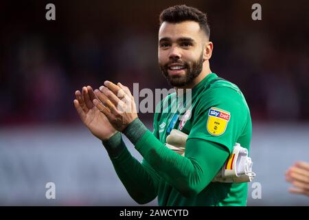 Londra, Regno Unito. 08th Feb, 2020. David Raya di Brentford durante la partita EFL Sky Bet Championship tra Brentford e Middlesbrough a Griffin Park, Londra, Inghilterra, l'8 febbraio 2020. Foto Di Salvio Calabrese. Solo uso editoriale, licenza richiesta per uso commerciale. Nessun utilizzo nelle scommesse, nei giochi o nelle singole pubblicazioni di club/campionato/giocatore. Credit: Uk Sports Pics Ltd/Alamy Live News Foto Stock