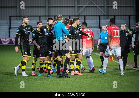 Salford, Regno Unito. 08th Feb 2020. I tempers si riacutiano tra le squadre durante la partita della Sky Bet League 2 tra Salford City e Crawley Town a Moor Lane, Salford sabato 8th febbraio 2020. (Credit: Ian Charles | MI News) La Fotografia può essere utilizzata solo per scopi editoriali di giornali e/o riviste, licenza richiesta per uso commerciale Credit: Mi News & Sport /Alamy Live News Foto Stock