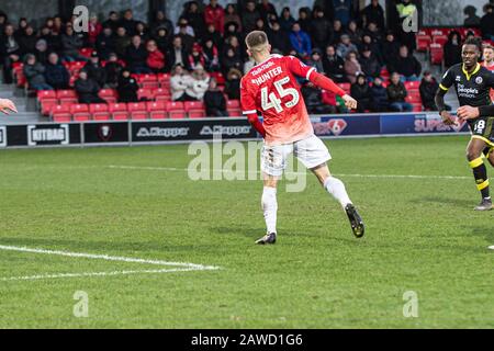 Salford, Regno Unito. 08th Feb 2020. Ash Hunter di Salford City FC cerca di controllare la palla e sparare al traguardo durante la partita Sky Bet League 2 tra Salford City e Crawley Town a Moor Lane, Salford Sabato 8th Febbraio 2020. (Credit: Ian Charles | MI News) La Fotografia può essere utilizzata solo per scopi editoriali di giornali e/o riviste, licenza richiesta per uso commerciale Credit: Mi News & Sport /Alamy Live News Foto Stock