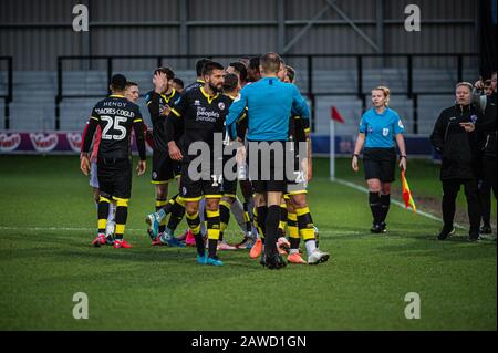 Salford, Regno Unito. 08th Feb 2020. I tempers si riacutiano tra le squadre durante la partita della Sky Bet League 2 tra Salford City e Crawley Town a Moor Lane, Salford sabato 8th febbraio 2020. (Credit: Ian Charles | MI News) La Fotografia può essere utilizzata solo per scopi editoriali di giornali e/o riviste, licenza richiesta per uso commerciale Credit: Mi News & Sport /Alamy Live News Foto Stock