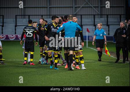 Salford, Regno Unito. 08th Feb 2020. I tempers si riacutiano tra le squadre durante la partita della Sky Bet League 2 tra Salford City e Crawley Town a Moor Lane, Salford sabato 8th febbraio 2020. (Credit: Ian Charles | MI News) La Fotografia può essere utilizzata solo per scopi editoriali di giornali e/o riviste, licenza richiesta per uso commerciale Credit: Mi News & Sport /Alamy Live News Foto Stock