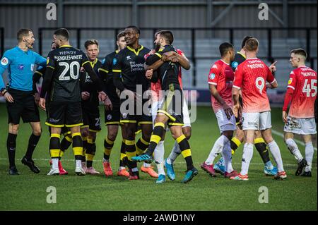 Salford, Regno Unito. 08th Feb 2020. I tempers si riacutiano tra le squadre durante la partita della Sky Bet League 2 tra Salford City e Crawley Town a Moor Lane, Salford sabato 8th febbraio 2020. (Credit: Ian Charles | MI News) La Fotografia può essere utilizzata solo per scopi editoriali di giornali e/o riviste, licenza richiesta per uso commerciale Credit: Mi News & Sport /Alamy Live News Foto Stock