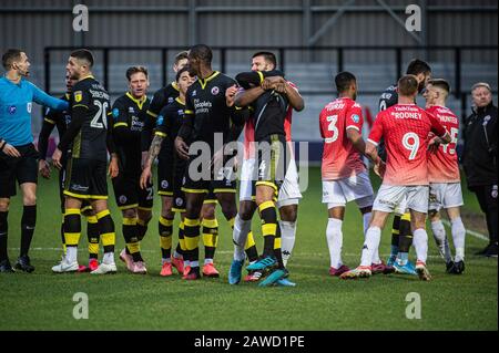 Salford, Regno Unito. 08th Feb 2020. I tempers si riacutiano tra le squadre durante la partita della Sky Bet League 2 tra Salford City e Crawley Town a Moor Lane, Salford sabato 8th febbraio 2020. (Credit: Ian Charles | MI News) La Fotografia può essere utilizzata solo per scopi editoriali di giornali e/o riviste, licenza richiesta per uso commerciale Credit: Mi News & Sport /Alamy Live News Foto Stock