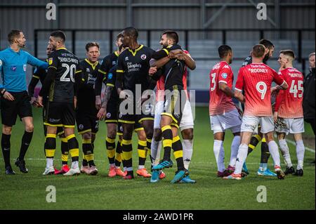 Salford, Regno Unito. 08th Feb 2020. I tempers si riacutiano tra le squadre durante la partita della Sky Bet League 2 tra Salford City e Crawley Town a Moor Lane, Salford sabato 8th febbraio 2020. (Credit: Ian Charles | MI News) La Fotografia può essere utilizzata solo per scopi editoriali di giornali e/o riviste, licenza richiesta per uso commerciale Credit: Mi News & Sport /Alamy Live News Foto Stock