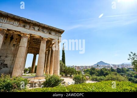 Antiche rovine Agorà romana in una giornata estiva in Acropolis Grecia, Atene Foto Stock