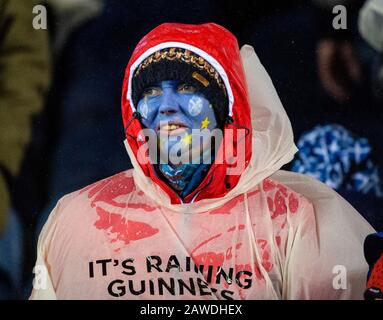 Edimburgo, Regno Unito. 08th Feb, 2020. Rugby Union - Murrayfield Stadium, Edinburgh, Scotland, UK Pic Mostre: Alcuni sostenitori dell'Unione europea nella folla mentre la Scozia ospita l'Inghilterra nel 2020 6 Nations Championship al Murrayfield Stadium, Edimburgo, il 8th febbraio 2020. ( Credito: Ian Jacobs/Alamy Live News Foto Stock