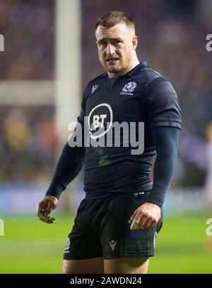 Edinburgh.Scotland, Regno Unito. 8th Feb, 2020. Edimburgo, Scozia, Regno Unito. Test Delle Sei Nazioni Guinness: Scozia Contro Inghilterra. Il capitano scozzese Stuart Hogg attende che il TMO decida dopo che EnglandÕs Owen Farrell si era toccato, ma la prova è stata inpermessa. Merito: Ian Rutherford/Alamy Live News. Foto Stock