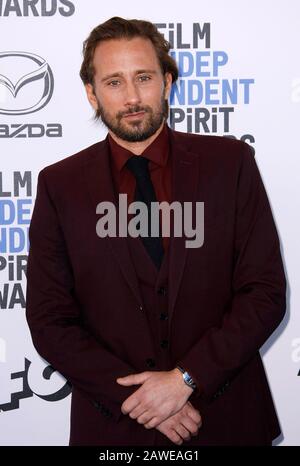 Santa Monica, Stati Uniti. 08th Feb, 2020. Santa MONICA, CALIFORNIA - 08 FEBBRAIO: Matthias Schoenaerts partecipa al 2020 Film Independent Spirit Awards il 08 febbraio 2020 a Santa Monica, California. Foto: Crash/Imagespace Credit: Imagespace/Alamy Live News Foto Stock