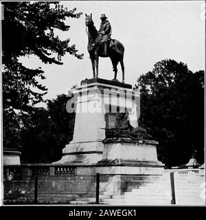 Resoconto della riunione dell'associazione di famiglia Grant alla celebrazione del 100th anniversario della nascita di Ulysses Simpson Grant a Washington, D.C., 27 aprile 1922, e degli esercizi a New York City e Point Pleasant, Ohio . t disegni competitivi in condizioni, che sono stati pubblicati nel programma di concorso inviato a ogni scultore. In risposta a questo invito ventitreescultori presentò ventisette disegni durante il mese di marzo 1902. I modelli presentati due sono stati selezionati per ulteriori competizioni, e da questi due progetti presentati dal Sig. Henry M. Shrady, s Foto Stock