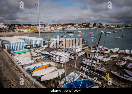 Il porto turistico di Cascais, a Cascais, in Portogallo, è il porto turistico più grande della Riviera portoghese e il terzo porto turistico più grande del paese. Foto Stock