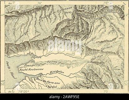 Nouvelle gÃ©ograpie universelle : la terre et les hommes . ®t toute blanche au fond de la gola; ailleurs elle assommande en de profondes cuves; la roche elle-mÃªme, toujours humide, estsomber comme les parois dun puits. Du fond de cet abÃ®me, les Saillies dela pierre cachent complÃ¨tement le ciel : on est comme perdu dans linlÃ©- 1 Semonov, MiUheilungen von Petermann, 1858; â Scvertzov, ErgÃ nzungsheft zu den MittheÃ¯-lungen von Petermann, 1875; â Kostenko, ouvrage cilÃ©. 548 NOUVELLE GÃOGRAPHIE UNIVERSELLE. Rieur de la terre. Cependant quelques parti de la gola ont un aspetto Foto Stock