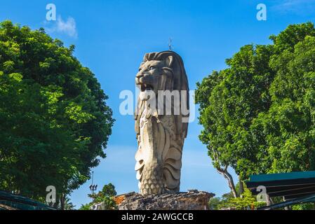 Sentosa, Singapore - 5 Febbraio 2020: La Statua Merlion Più Alta Di Sentosa. È stato chiuso definitivamente il 20 ottobre 2019 Foto Stock