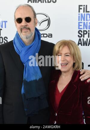 Santa Monica, California, Stati Uniti 08th Febbraio 2020 Kent Jones e attrice Mary Kay Place partecipano al 2020 Film Independent Spirit Awards il 08 Febbraio 2020 a Santa Monica, California, Stati Uniti. Foto Di Barry King/Alamy Live News Foto Stock