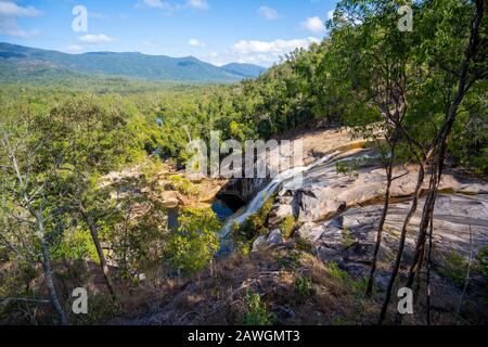 Vista delle cascate di Murray dal belvedere. Girramay National Park, Vicino A Cardwell, North Queensland, Australia Foto Stock