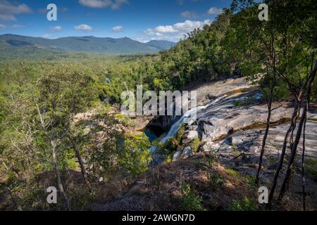 Vista delle cascate di Murray dal belvedere. Girramay National Park, Vicino A Cardwell, North Queensland, Australia Foto Stock