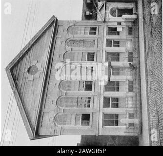 Le navi e i marinai di vecchio Salem; il record di una brillante era di conquista americana. KE aveva ucciso lui. Il Journal of William Russell cattività lunga in MillPrison inizia come segue: * 19 dicembre 1779. Questa mattina il Boatswain ci ha detto di prepararsi ad andare a riva per essere esaminato. Siamo andati al FountainInn Dock. Esaminato da due Justices e impegnato a MillPrison a Plymouth per la pirateria, Treason e ribellione contro His Majesty on the High Sea-t Questa sera è venuto a * Da manoscritti in possesso dell'Essex Institute, Salem. T The Commitment Procedings nel caso di William Russe Foto Stock