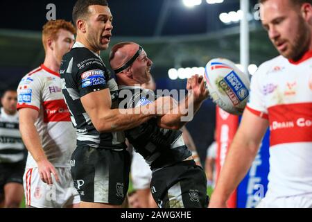 7th Febbraio 2020, KC Stadium, Hull, Inghilterra; Betfred Super League, Hull FC / Hull Kingston Rovers : Danny Houghton (9) di Hull FC celebra la sua prova Foto Stock