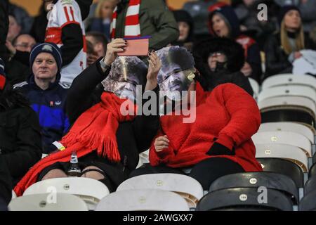 7th Febbraio 2020, KC Stadium, Hull, Inghilterra; Betfred Super League, Hull FC / Hull Kingston Rovers : Hull KR tifosi prima di kick-off Foto Stock