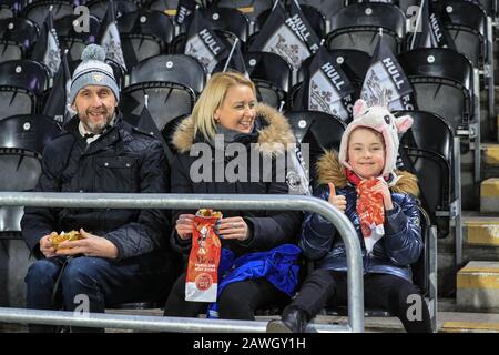 7th Febbraio 2020, KC Stadium, Hull, Inghilterra; Betfred Super League, Hull FC / Hull Kingston Rovers : Hull tifosi FC prima di kick-off Foto Stock