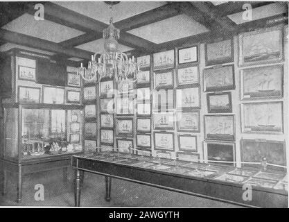 Le navi e i marinai di vecchio Salem; il record di una brillante era di conquista americana . Un angolo nella Sala Marina del Museo Peabody, che mostra i ritratti dei maestri di nave e mercanti di Salem. La Sala Marina, Peabody Museum, che mostra le navi di Salem durante un periodo di centocinquanta anni UN porto di Flotte Sparite il Salem di molto tempo fa. In altre sale spaziose di questo museumare esposizioni uniche degli attrezzi, delle armi, degli indumenti e degli ornamenti delle razze primitive, raccolto generazioni prima che i loro paesi e le isole sono stati saccheggiati dal turista e dall'etnologo. Loro Foto Stock