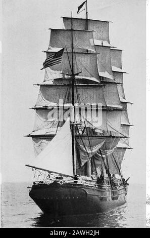 Le navi e i marinai di vecchio Salem; il record di una brillante era di conquista americana . Il Panmj, uno degli ultimi della flotta di Salem legato da Boston a Manila venticinque anni fa LE NAVI E MARINAI DI VECCHIO SALEM IL RECORD DI una brillante era DI CONQUISTA AMERICANA ??:?}?• DA ,i RALPH D. PAINE autore Della Grande America, Il romanticismo di un Vecchio tempo Shipjnaster, ecc ILLUSTRATEDcu31924028839078 Foto Stock