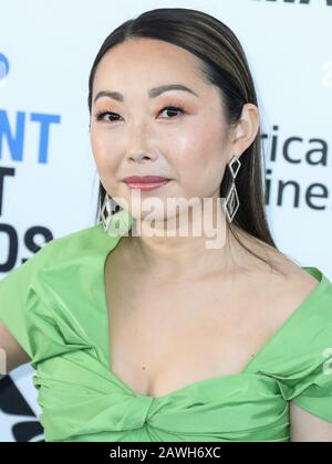 Santa MONICA, LOS ANGELES, CALIFORNIA, USA - 08 FEBBRAIO: Lulu Wang arriva al 2020 Film Independent Spirit Awards tenutosi presso la spiaggia di Santa Monica l'8 febbraio 2020 a Santa Monica, Los Angeles, California, Stati Uniti. (Foto Di Xavier Collin/Agenzia Stampa Immagini) Foto Stock