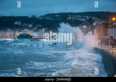 Aberystwyth, Galles, Regno Unito. 9th Feb, 2020. Storm Ciara arriva al mattino alta marea in Aberystwyth, Ceredigion Credit: Atgof.co/Alamy Live News Foto Stock