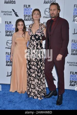 Los Angeles, Stati Uniti. 08th Feb, 2020. Gedeone Arlon, Matthias Schoenaerts, Laure De Clermont-Tonnerre 231 Partecipa Al 2020 Film Independent Spirit Awards Il 08 Febbraio 2020 A Santa Monica, California Credit: Tsuni/Usa/Alamy Live News Foto Stock