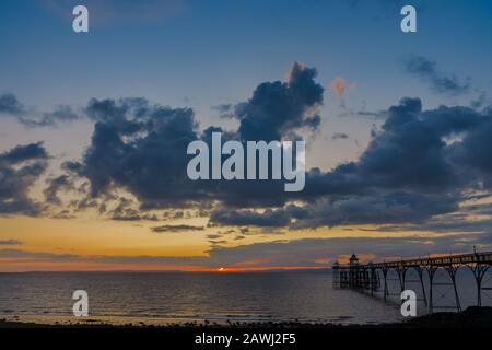 Preso dalla spiaggia Clevedon lungomare Foto Stock