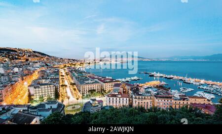 Napoli di notte, vista panoramica da Posillipo Foto Stock